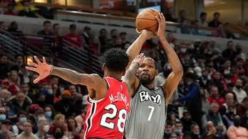 Kevin Durant, James Harden lead Nets to romp over Bulls