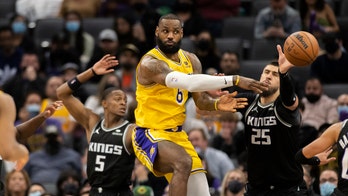 LeBron James scores 34 but Lakers stumble, fall to Kings