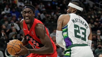 Pascal Siakam scores 33 points, Raptors beat short-handed Bucks