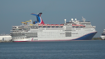Cruise industry tries to stay afloat during omicron surge