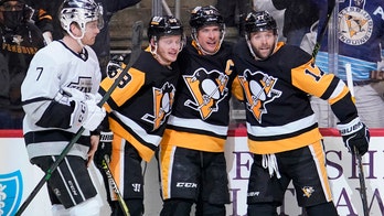 Sidney Crosby scores 498th goal but Penguins fall to Kings
