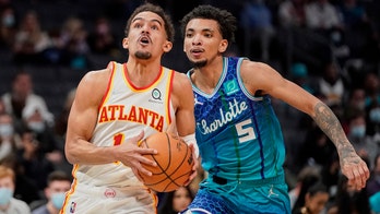 Trae Young scores 30 points, Hawks hammer cold-shooting Hornets