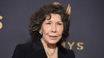 Lily Tomlin to receive 'Movies for Grownups' award