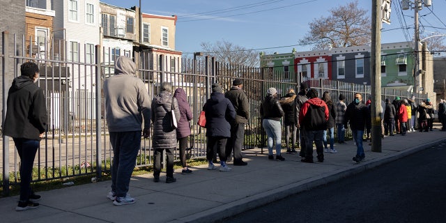 Dec. 20: Residents wait in line to receive free rapid at-home Covid-19 test kits at a vaccine clinic in Philadelphia, Pennsylvania. Photographer: Hannah Beier/Bloomberg via Getty Images