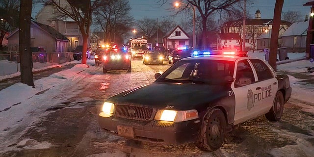 Seis personas, five men and a woman, were found dead in a Milwaukee home near 21st and Wright Sunday afternoon.