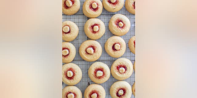 Liza Gershman recommends baking Rhubarb-Filled Cookies between 8 and 10 minutes in an over set to 375 °F.