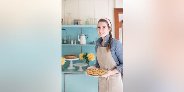 Liza Gershman shares her Rhubarb-Filled Cookies recipe from her "County Fair" cookbook with Fox News Digital.