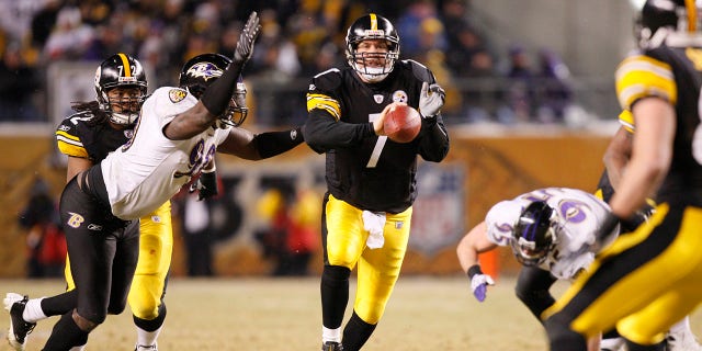 FILE - Pittsburgh Steelers' Ben Roethlisberger shovel passes the ball while being hit by Baltimore Ravens' Trevor Pryce during the second quarter of the NFL AFC championship football game in Pittsburgh, Domenica, Jan. 18, 2009. Roethlisberger will run out onto the Heinz Field turf for the 135th and likely final time on Monday, Jan. 3, 2022, when the Steelers host Cleveland.