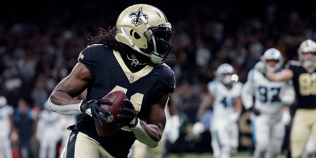 New Orleans Saints running back Alvin Kamara (41) carries in the second half of a game against the Carolina Panthers in New Orleans Jan. 2, 2022.