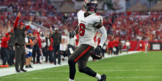 Tampa Bay Buccaneers running back Le'Veon Bell (6) scores on a 1-yard touchdown pass from quarterback Tom Brady during the first half of an NFL football game against the Carolina Panthers Sunday, Jan. 9, 2022, in Tampa, Fla.