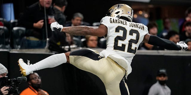 New Orleans Saints defensive back Chauncey Gardner-Johnson (22) celebrates his interception against the Atlanta Falcons during the first half of an NFL football game, 일요일, 1 월. 9, 2022, 애틀랜타.