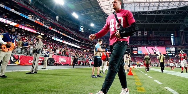 J.J. Watt walks off the field 