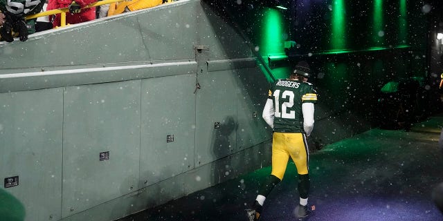 Green Bay Packers' Aaron Rodgers leaves the field after an NFC divisional playoff NFL football game against the San Francisco 49ers Saturday, Jan.. 22, 2022, in Groenbaai, Wys. The 49ers won 13-10 to advance to the NFC Chasmpionship game.