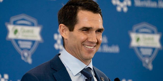 New York Giants new general manager Joe Schoen speaks during a news conference at the NFL football team's training facility, Woensdag, Jan.. 26, 2022, in East Rutherford, N.Y..