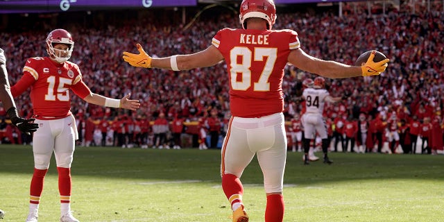 Kansas City Chiefs tight end Travis Kelce (87) celebrates after catching a 5-yard touchdown pass from quarterback Patrick Mahomes (15) during the first half of the AFC championship NFL football game against the Cincinnati Bengals, Sunday, Jan. 30, 2022, in Kansas City, Mo.