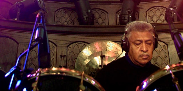 Lay died Saturday of natural causes in Chicago, Alligator Records said Monday.