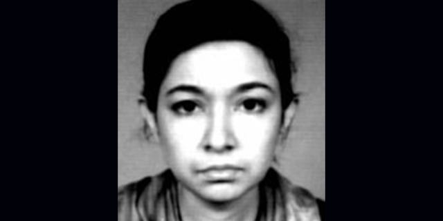 Dieses undatierte FBI-Foto zeigt Aafia Siddiqui, eine Pakistanerin, die einst am Massachusetts Institute of Technology studierte.  US-Heimatschutzminister Tom Ridge gab am 26. Mai 2004 bekannt, dass Siddiqui vom FBI wegen Vernehmungen wegen möglicher Kontakte zu al-Qaida verfolgt werde.
