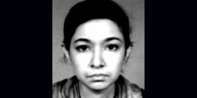 Dieses undatierte FBI-Foto zeigt Aafia Siddiqui, eine Pakistanerin, die einst am Massachusetts Institute of Technology studierte.  US-Heimatschutzminister Tom Ridge gab am 26. Mai 2004 bekannt, dass Siddiqui vom FBI wegen Vernehmungen wegen möglicher Kontakte zu al-Qaida verfolgt werde.