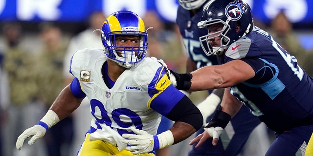 Los Angeles Rams defensive end Aaron Donald during the Nov. 7, 2021, game against the Tennessee Titans in Inglewood, 加利福尼亚州.