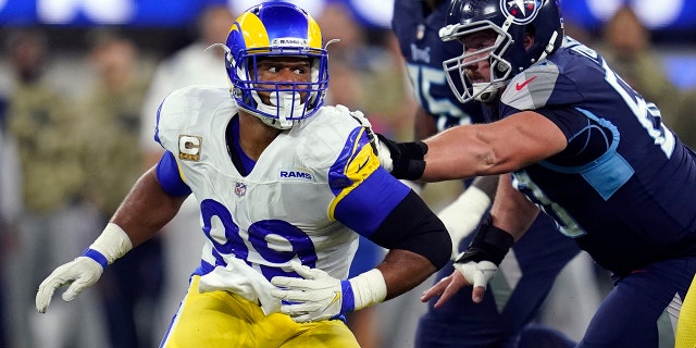 Los Angeles Rams defensive end Aaron Donald during the Nov. 7, 2021, game against the Tennessee Titans in Inglewood, 加利福尼亚州.
