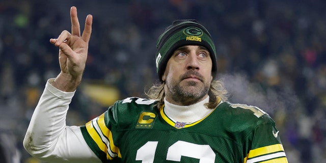 Packers' Aaron Rodgers acknowledges the crowd after beating the Minnesota Vikings, 37-19, Sunday, Jan. 2, 2022, in Green Bay, Wisconsin.