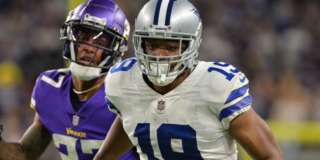 Okt. 31, 2021; Minneapolis, Minnesota, VSA; Dallas Cowboys wide receiver Amari Cooper (19) and Minnesota Vikings cornerback Cameron Dantzler (27) in action during the fourth quarter at U.S. Bank Stadium.