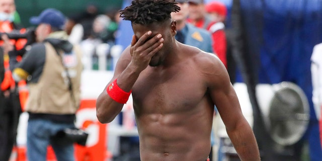 Tampa Bay Buccaneers wide receiver Antonio Brown leaves the field after throwing his equipment into the stands while wiping his face while his team takes an east offense during the third quarter of an NFL game against the New York Jets, January 2, 2022 Was.  Rutherford, New Jersey.