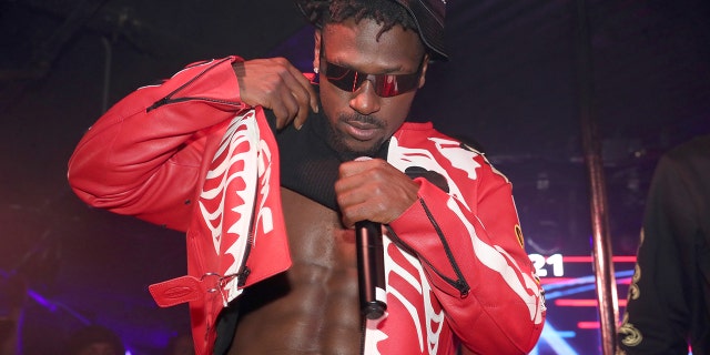Antonio Brown onstage during his single release party at Sins of Sapphire on January 09, 2022 ニューヨーク市で.