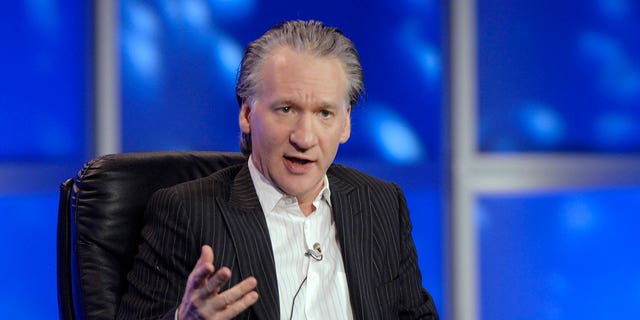 Bill Maher answers questions during a panel at the Television Critics Association winter press tour in Pasadena, California, ene. 12, 2007.