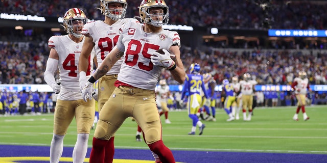 San Francisco 49ers' George Kittle reacts after catching a touchdown pass during the second half of the NFC Championship NFL football game against the Los Angeles Rams Sunday, 1 월. 30, 2022, 잉글 우드, 칼리프.