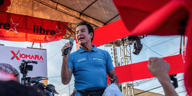 Salvador Nasralla, the vice-presidential candidate of Libre Party, speaks at the final rally in San Pedro Sula. (Seth Sidney Berry/SOPA Images/LightRocket via Getty Images)