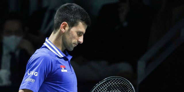 Novak Djokovic dari Serbia beraksi selama Final Piala Davis 2021, Semifinal 1, pertandingan tenis yang dimainkan antara Kroasia dan Serbia di pabilion Madrid Arena pada 03 Desember 2021, di Madrid, Spanyol.  