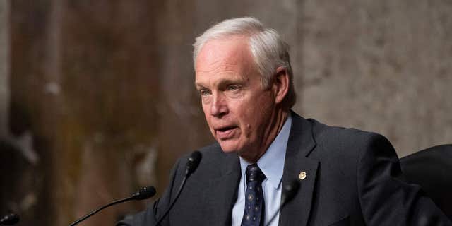 Thượng nghị sĩ Ron Johnson phát biểu trong phiên điều trần của Ủy ban Đối ngoại Thượng viện về chính sách Mỹ-Nga tại Điện Capitol vào ngày 7 tháng 12 năm 2021.