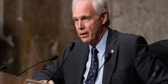 Thượng nghị sĩ Ron Johnson phát biểu trong phiên điều trần của Ủy ban Đối ngoại Thượng viện về chính sách Mỹ-Nga tại Điện Capitol vào ngày 7 tháng 12 năm 2021.