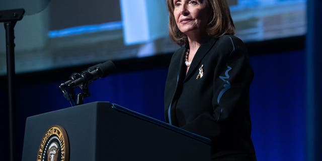House Speaker Nancy Pelosi speaks during a memorial service for the late Senate Majority Leader Harry Reid in Las Vegas, ネバダ, 1月に. 8, 2022.