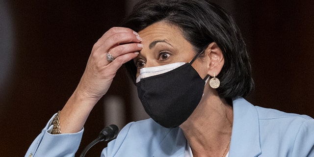 Rochelle Walensky, directora de los Centros para el Control y la Prevención de Enfermedades (CDC) de EE. UU., habla en una audiencia del comité del Senado sobre salud, educación, trabajo y pensiones en Washington, D.C., EE. UU., el martes 1 de enero.  11, 2022. 