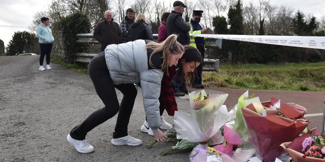 Well-wishers leave flowers at the murder scene of Ashling Murphy on Jan. 14, 2022 in Tullamore, Ireland. (Charles McQuillan/Getty Images)