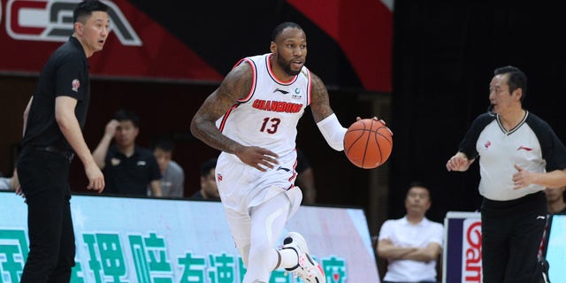 Sonny Weems #13 of Guangdong Southern Tigers drives the ball during 2020/2021 Chinese Basketball Association (CBA) League final match between Liaoning Flying Leopards and Guangdong Southern Tigers on May 1, 2021 in Zhuji, Zhejiang Province of China. 