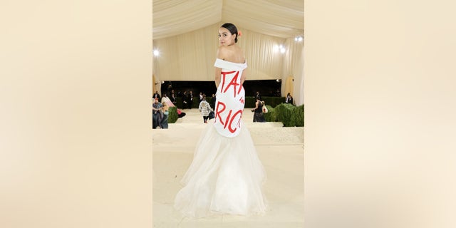 Alexandria Ocasio-Cortez bei der Met Gala 2021