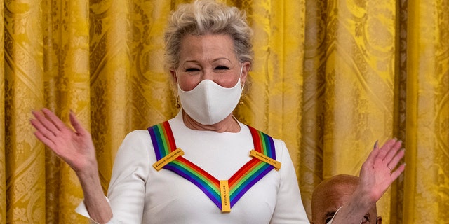 Bette Midler is seen in Washington, D.C., 12月. 5, 2021.