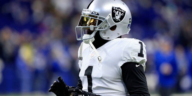 DeSean Jackson #1 of the Las Vegas Raiders warms-up before the game against the Indianapolis Colts at Lucas Oil Stadium on Jan. 2, 2022 in Indianapolis, Indiana.