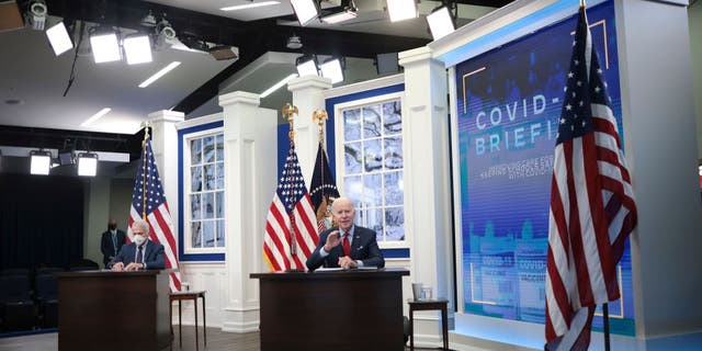 WASHINGTON, Columbia County - JANUARY 04: U.S. President Joe Biden speaks at a White House COVID-19 counterterrorism meeting as Dr. Anthony Fauci (right) listens in Washington on Jan. 4, 2022. (Photo by Uin McNamee / Getty Images)