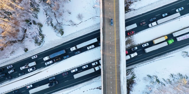 STAFFORD COUNTY, VIRGINIA - JANUARY 04: In an aerial view, traffic creeps along Virginia Highway 1 after being diverted away from I-95 after it was closed due to a winter storm on January 04, 2022 near Fredericksburg in Stafford County, Virginia. (Photo by Chip Somodevilla/Getty Images)