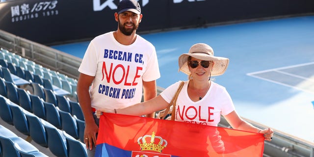 Serbian fans show their support during day one of the 2022 Australian Open at Melbourne Park on Jan. 17, 2022 メルボルンで, オーストラリア. 