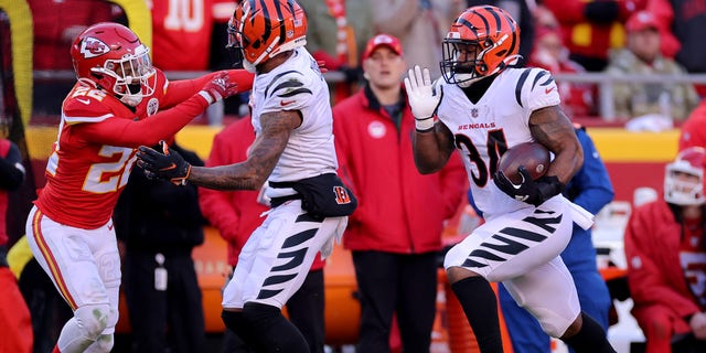 Running back Samaje Perine (34) of the Cincinnati Bengals rushes for a second quarter touchdown against the Kansas City Chiefs in the AFC Championship Game at Arrowhead Stadium Jan. 30, 2022, in Kansas City, Mo.