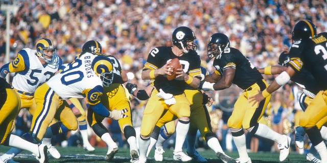 Terry Bradshaw #12 of the Pittsburgh Steelers turns to hand the ball off to a running back against the Los Angeles Rams during Super Bowl XIV on January 20, 1980 at the Rose Bowl in Pasadena, California. The Steelers won the Super Bowl 31-19. 