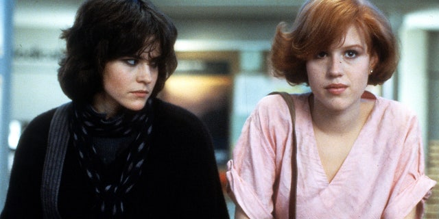 Ally Sheedy and Molly Ringwald in a scene from the film 'The Breakfast Club', 1985.
