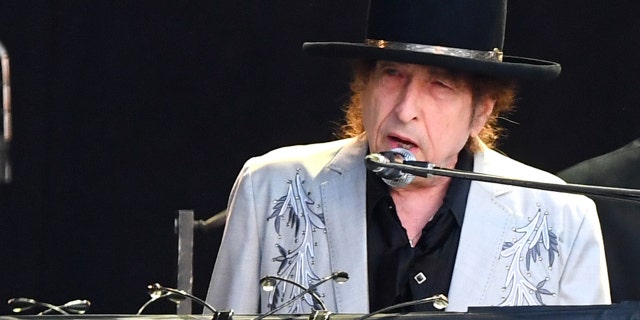 Bob Dylan museum opening in Tulsa 2 Elvis Costello, Patti Smith and Mavis Staples will be among the dignitaries expected in Tulsa, Oklahoma, this weekend for the opening of the Bob Dylan Center, the museum and archive celebrating the Nobel laureate's work.