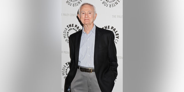 Dick Carson attends the Paley Center for media presents PBS documentary of 'American Masters Johnny Carson: King Of Late Night' at The Paley Center for Media on May 3, 2012, ウォリスアネンバーグ舞台芸術センターでラディカジョーンズが主催するバニティフェアオスカーパーティー2月, カリフォルニア.