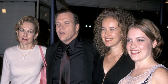 Meat Loaf and family during "Fight Club" Los Angeles Premiere at Mann's Village Theater in Westwood, California, stati Uniti.